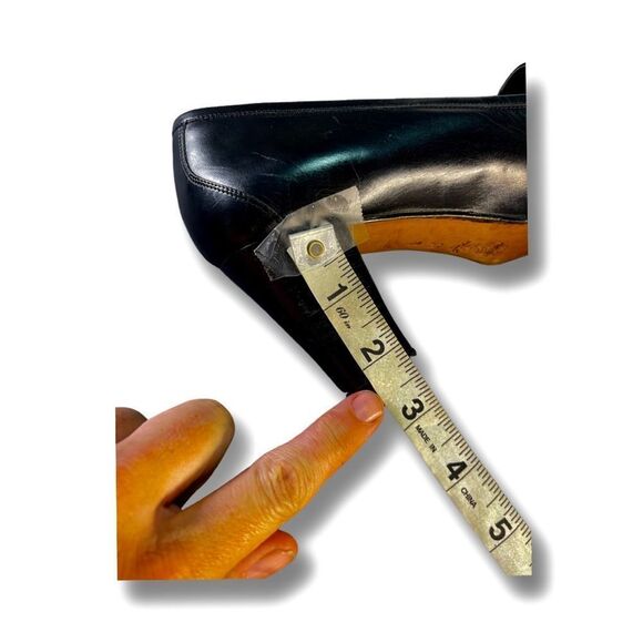 GUCCI - Vintage Black Leather Heeled Loafers - Picture 7 of 9